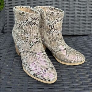 Very G Snakeskin Pattern Ankle Boots